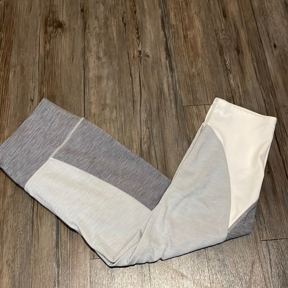 ATHLETA Cropped Leggings Size Medium